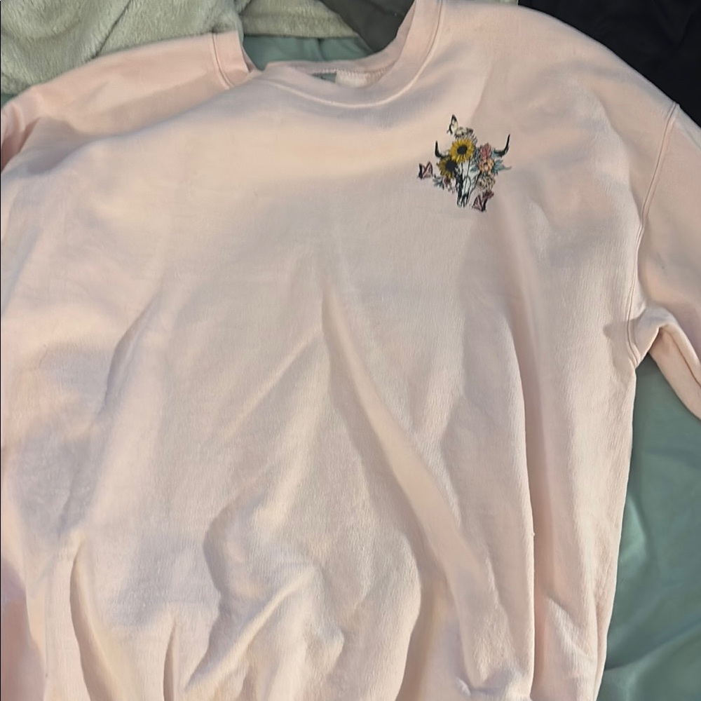 Gildan Pink Sweatshirt with Floral Embroidery